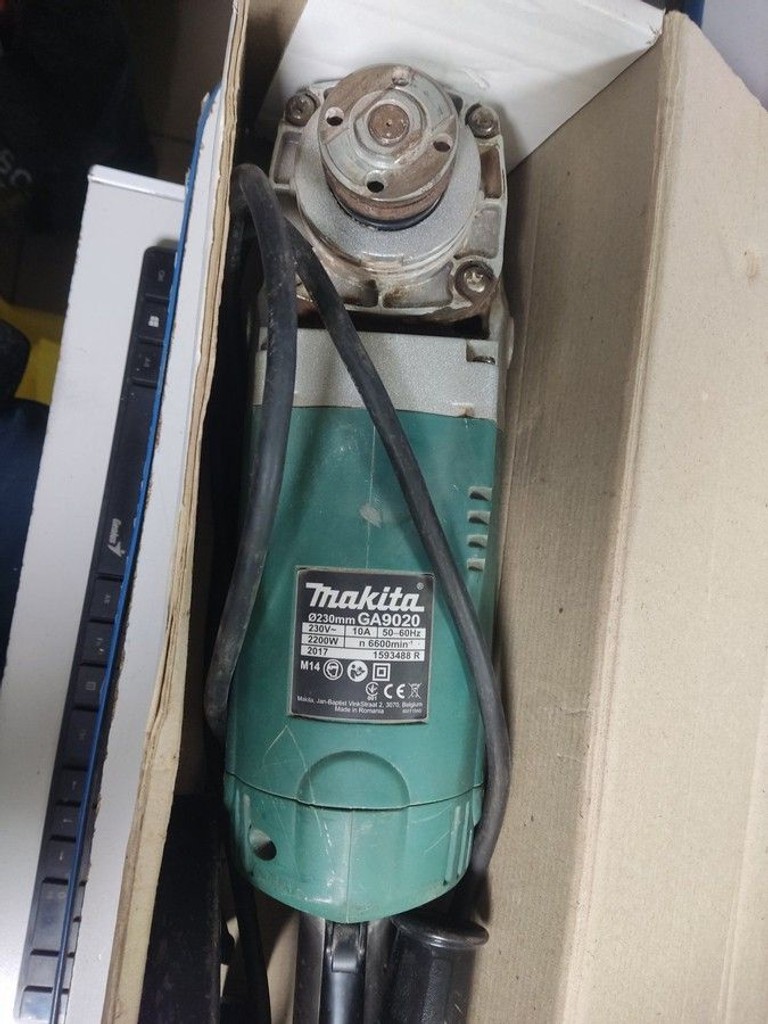 Дешево Makita GA9020 з ломбарду