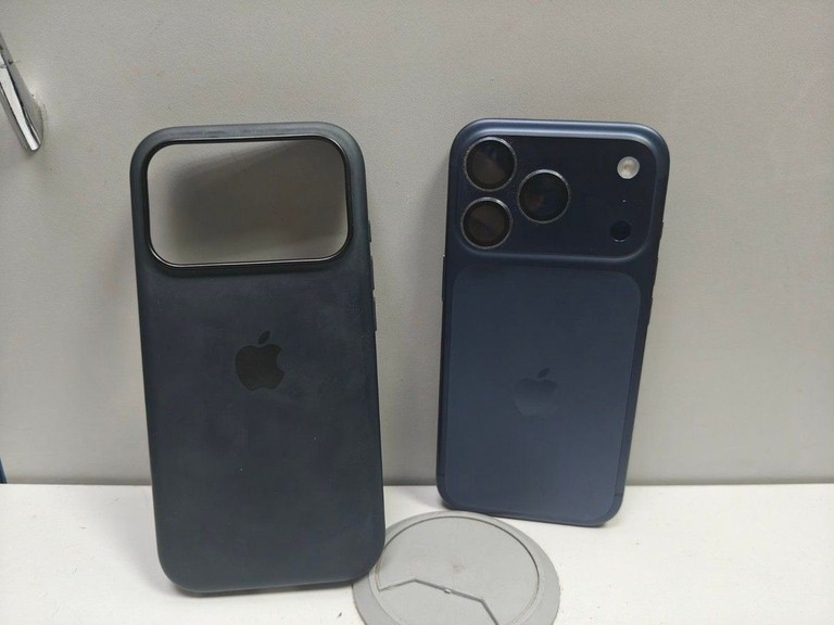 Apple iPhone 17 Pro 256GB Deep Blue (MG8J4) Код:01-201053769. Зображення 7