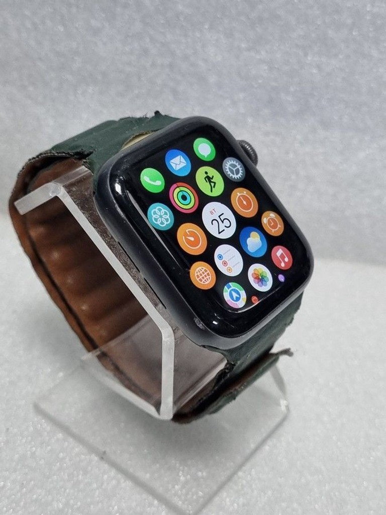 Купити Apple watch series 4 gps 44mm aluminium case Б/У