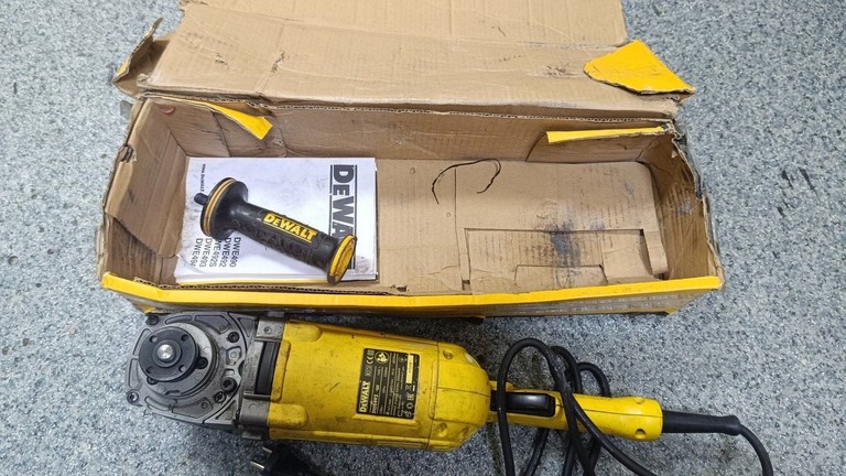 Оголошення Dewalt DWE492 Б/У