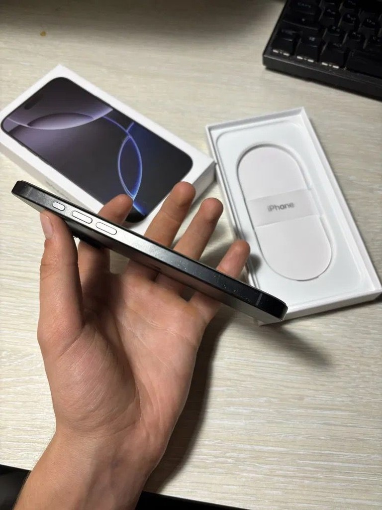 Оголошення Apple iPhone 16 Pro Max 256GB eSIM Black Titanium (MYW33) Б/У