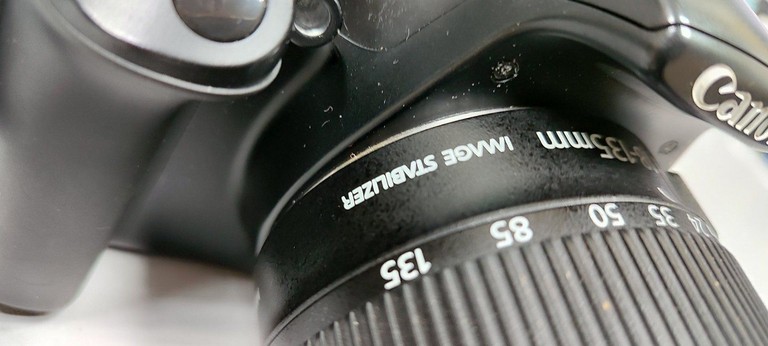 Дешево Canon eos 1100d canon ef-s 18-135mm f/3.5-5.6 is з ломбарду