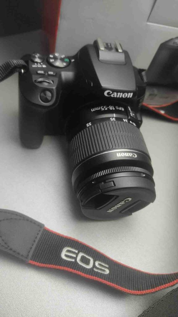 Дешево Canon EOS R50 kit RF-S 18-45mm IS STM + RF-S 55-210mm IS STM Black (5811C034) з ломбарду