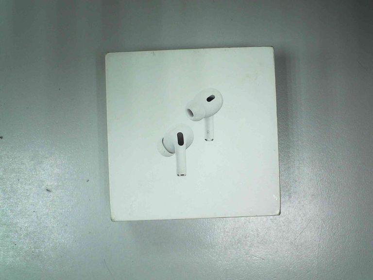 Купити Apple airpods pro 2nd generation with magsafe charging case usb-c Б/У