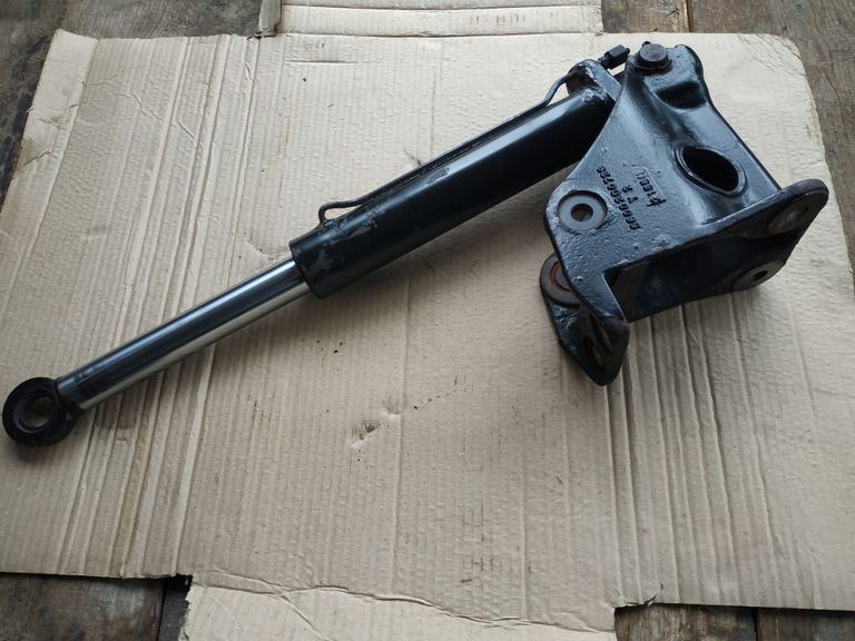 Объявление Циліндр підіймання кабіни Б/У