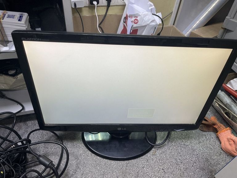 Купить Lg w2243s Б/У