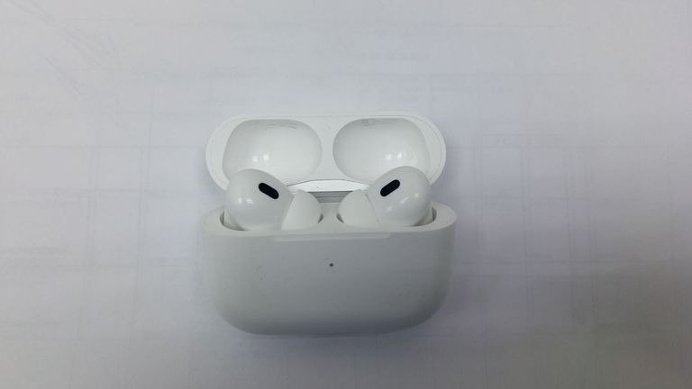 Купить Apple airpods pro 2nd generation with magsafe charging case usb-c Б/У