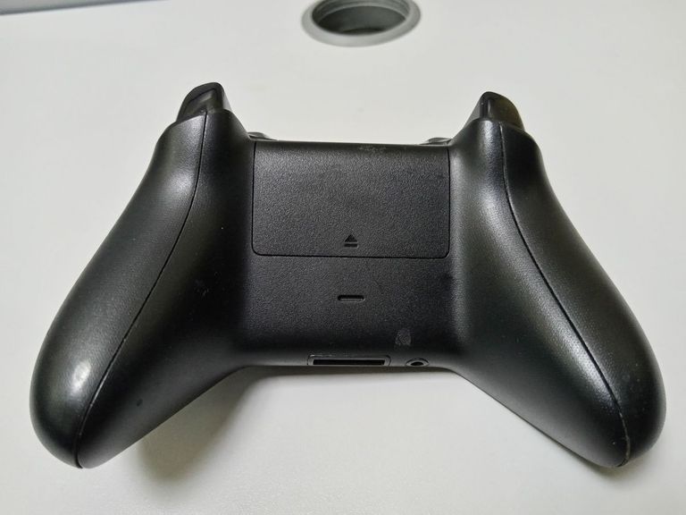 Розпродаж Microsoft Xbox One X 1TB White, продавець Техноскарб