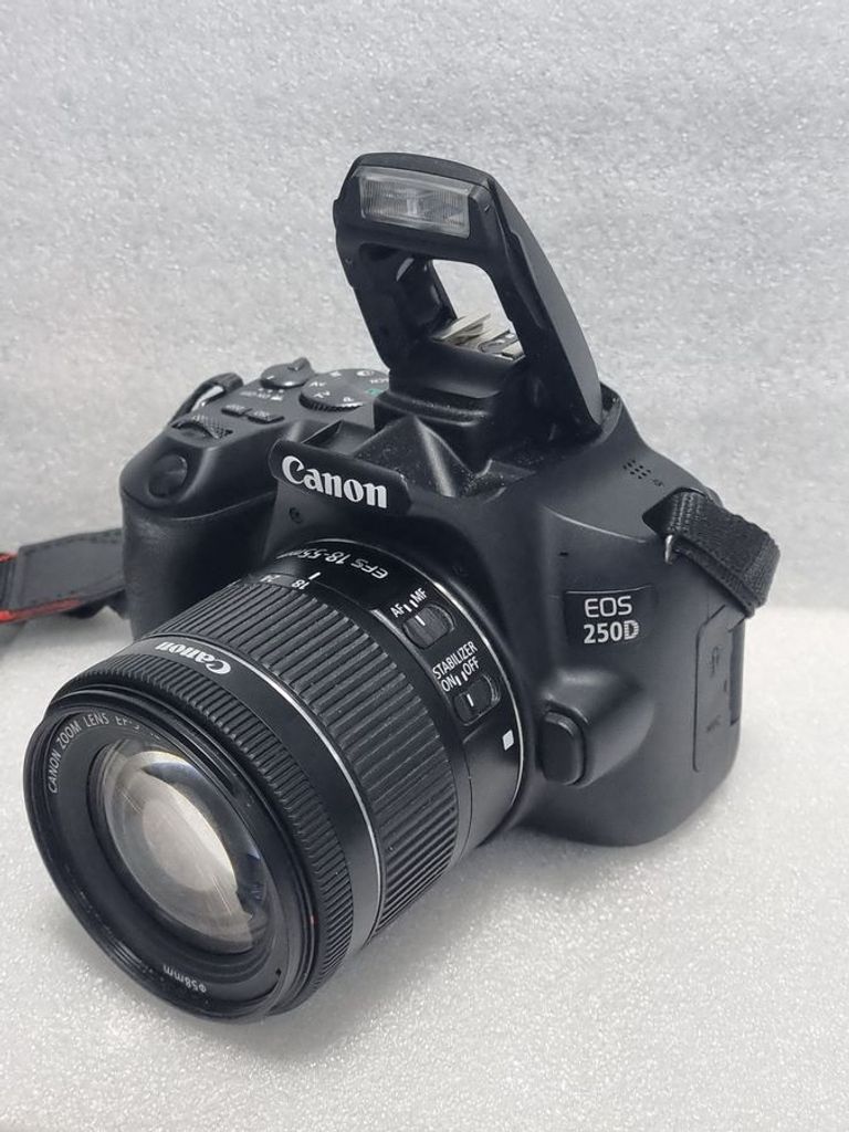 Дешиво Canon eos 250d kit 18-55mm ef-s is stm с ломбарда