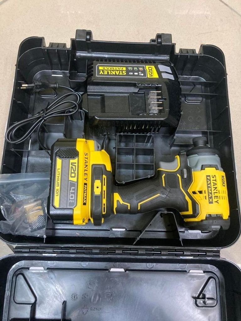 Купити Stanley fatmax li-ion 18в sfmcf810 / 1акб 4ah / зп Б/У