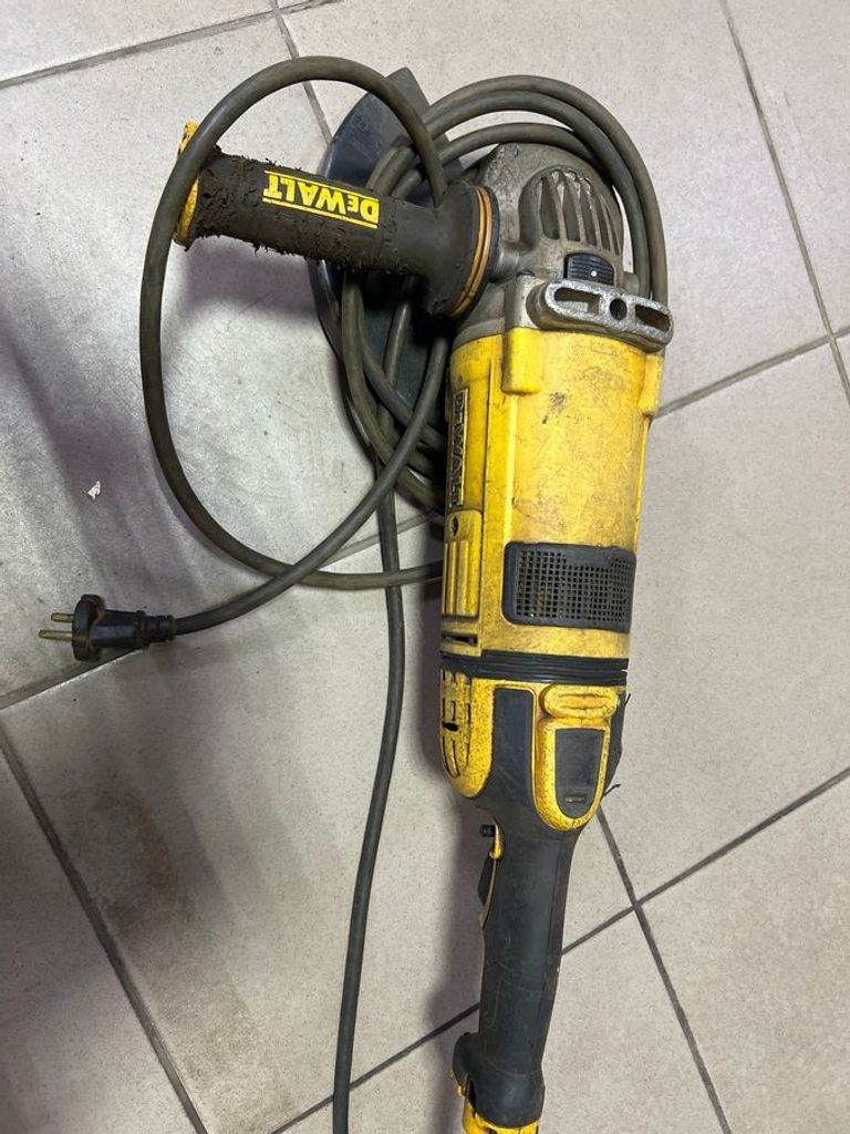 Дешиво Dewalt DWE4579 с ломбарда