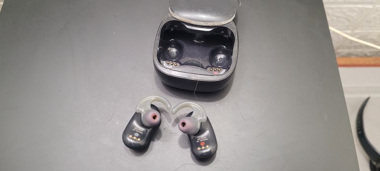 Купити Sony wf-sp700n Б/У