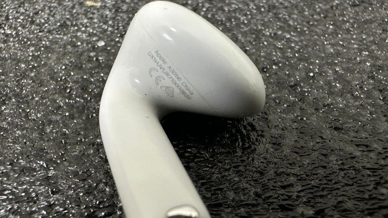 Apple airpods 4 with active noise cancellation Код:01-200849371. Изображение 11