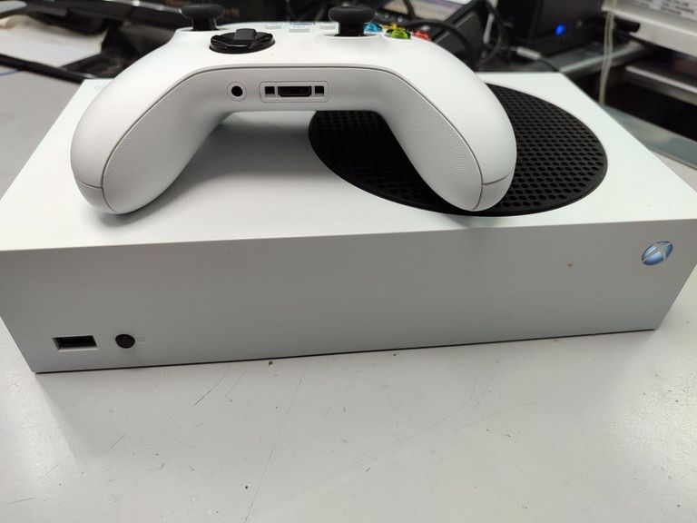 Дешево Microsoft xbox series s 512gb з ломбарду