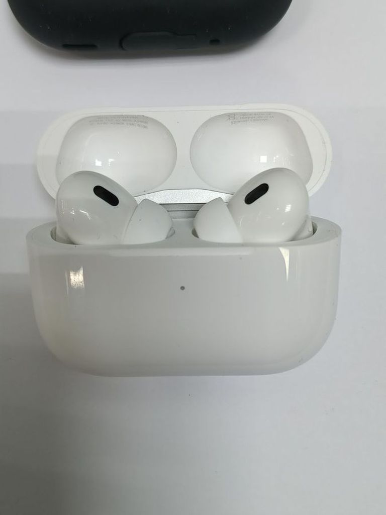 Дешево Apple airpods pro 2nd generation with magsafe charging case usb-c з ломбарду