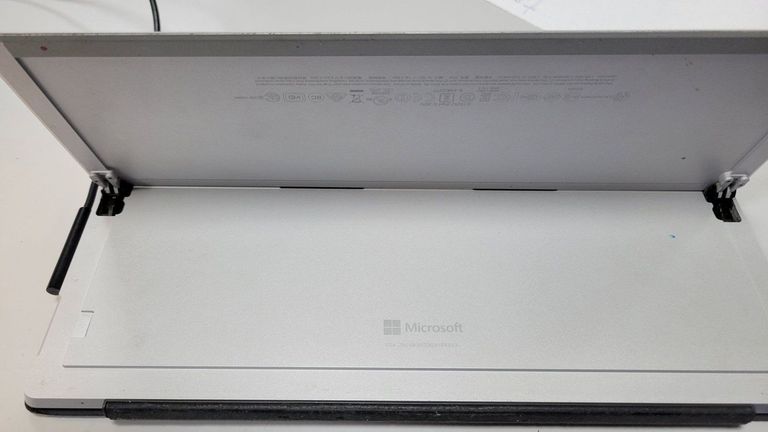 Дешиво Microsoft surface pro 4/core i7-6650u/ram8gb/ssd256gb с ломбарда