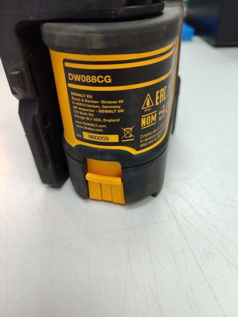 Оголошення Dewalt DW088CG Б/У