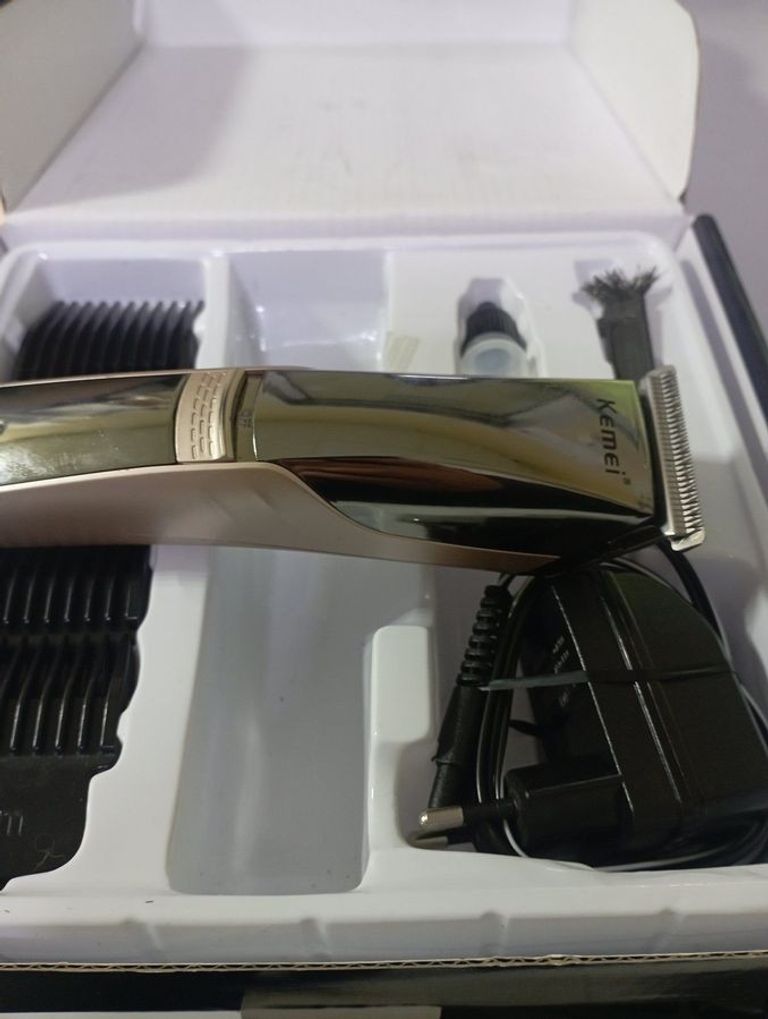 Дешиво Kemei km-5018 с ломбарда