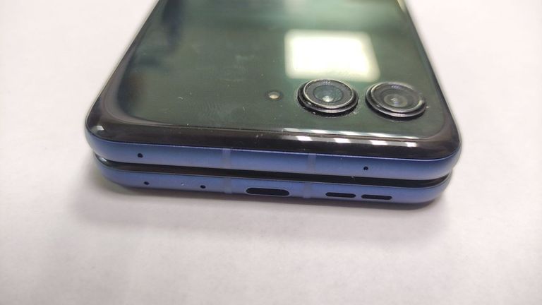 Motorola Razr 60 8/256GB Gibraltar Sea Код:01-200897830. Зображення 8