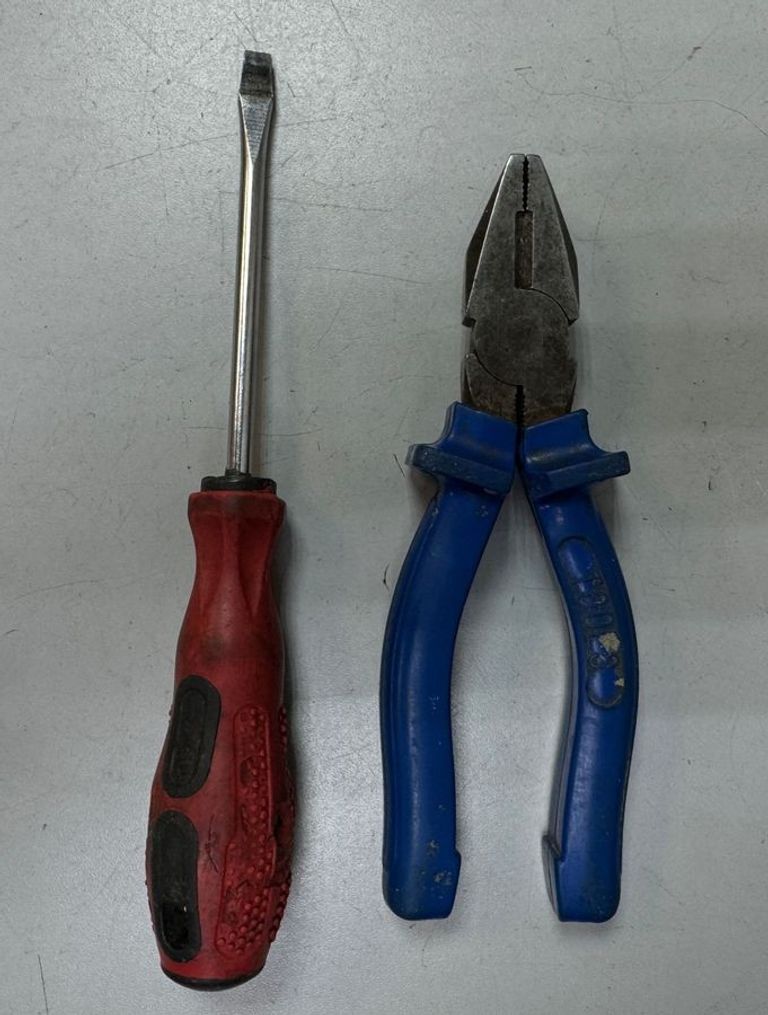 Купити Без Виробника (викрутка+плоскогубці) Б/У