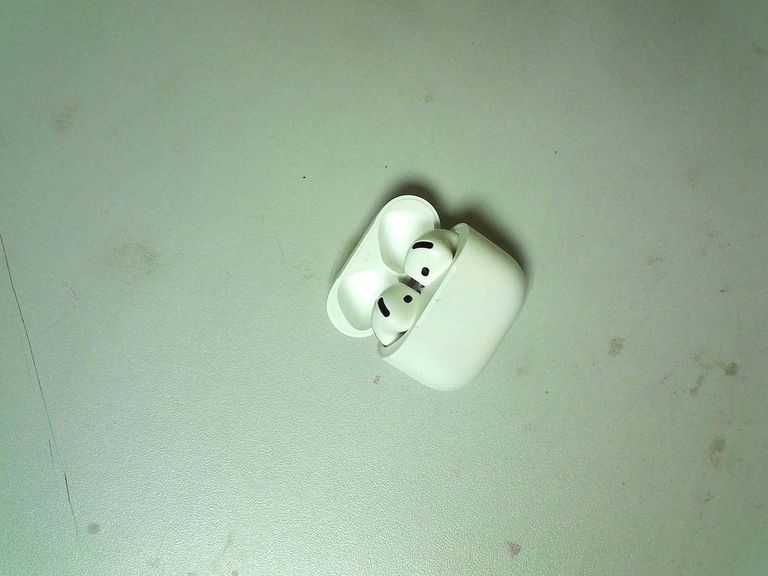 Купити Apple airpods 4 with active noise cancellation Б/У