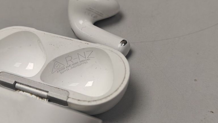 Купити Apple airpods 4 Б/У