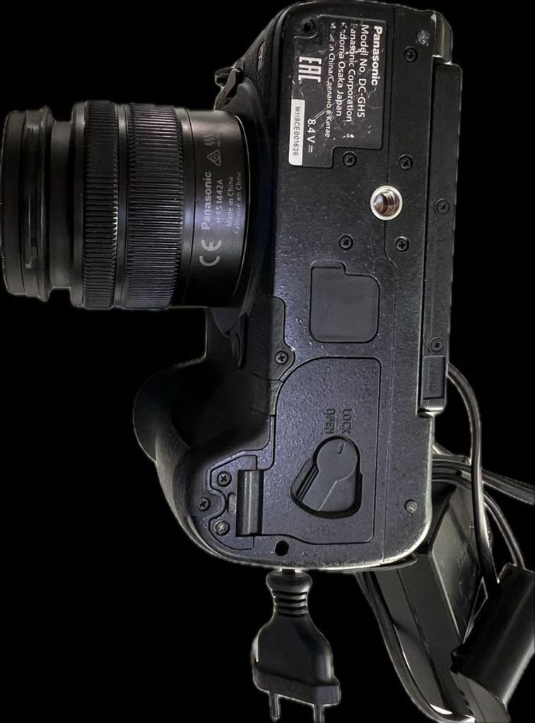 Panasonic Lumix DC-GH5 kit (12-60mm) (DC-GH5LEG-K) Код:01-200915317. Зображення 5