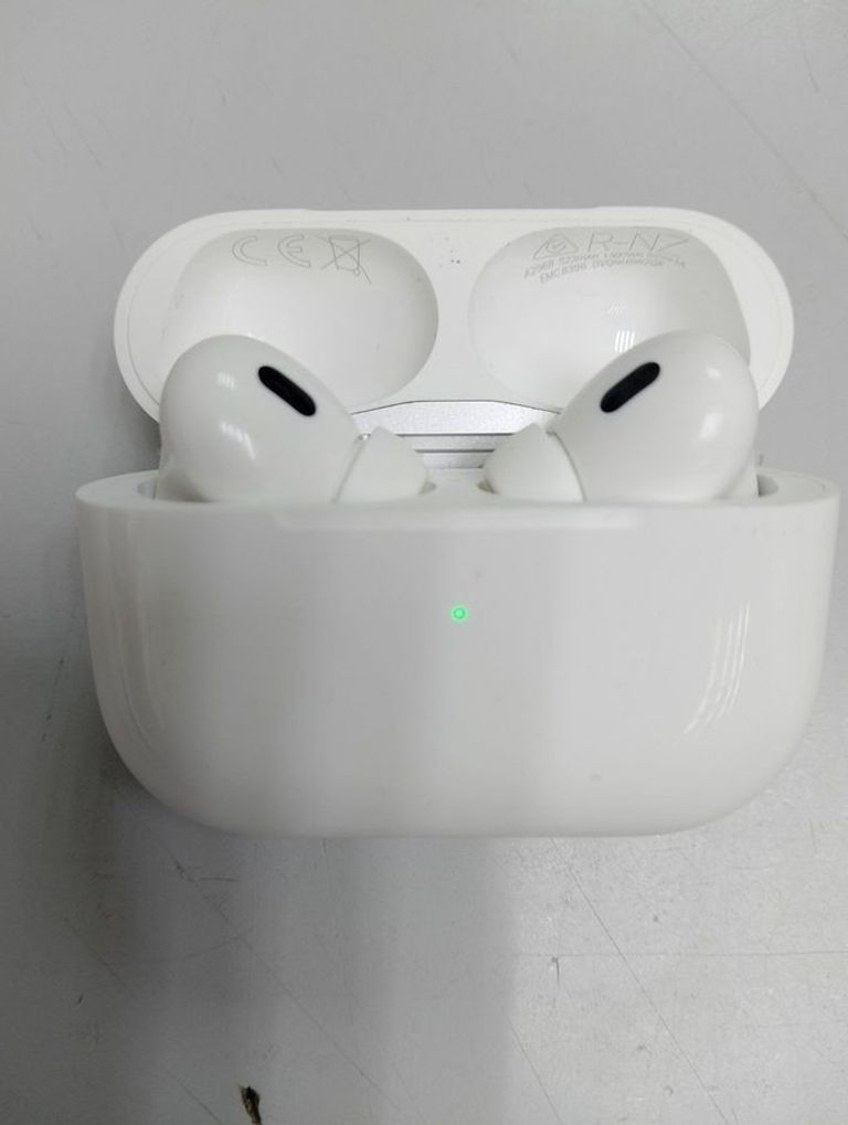Купить Apple airpods pro 2nd generation with magsafe charging case usb-c Б/У
