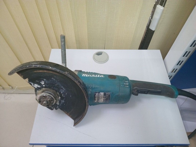 Купить Makita GA9020 Б/У