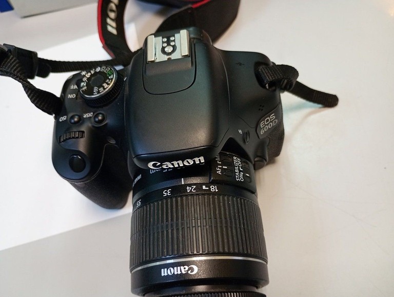 Дешево Canon eos 600d + ef-s 18-55mm 1:3.5-5.6 is ii з ломбарду