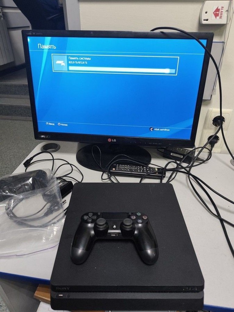 Дешево Sony PlayStation 4 Slim 1TB Black з ломбарду