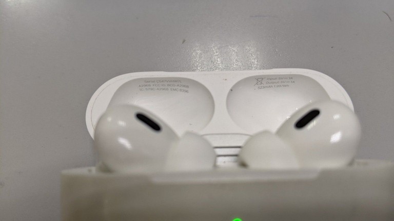 Дешево Apple airpods pro 2nd generation with magsafe charging case usb-c з ломбарду