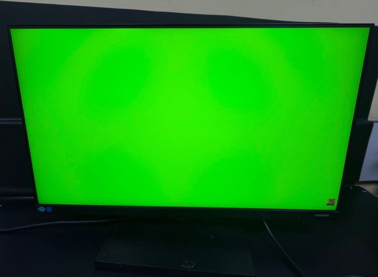 Дешево Samsung f24t450fq з ломбарду