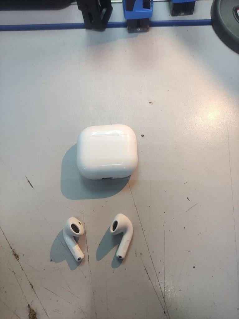 Дешиво Apple airpods 4 с ломбарда