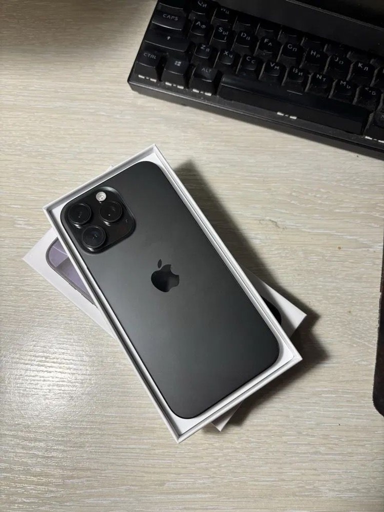 Купити Apple iPhone 16 Pro Max 256GB eSIM Black Titanium (MYW33) Б/У