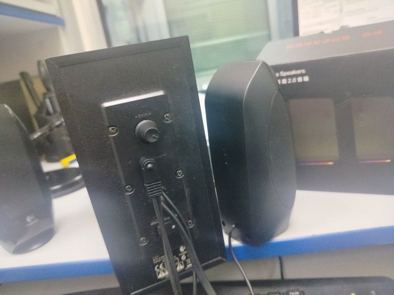 Оголошення Logitech s-220 Б/У