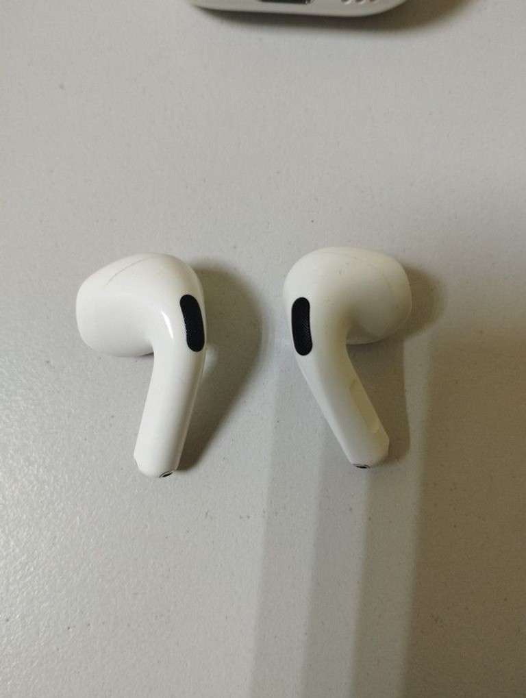 Дешиво Apple airpods 4 with active noise cancellation с ломбарда