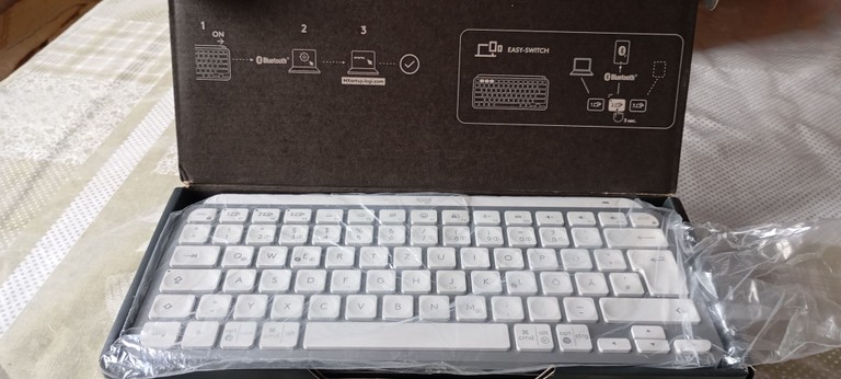 Дешево Logitech MX Keys Mini Minimalist US Pale Grey (920-010499) з ломбарду