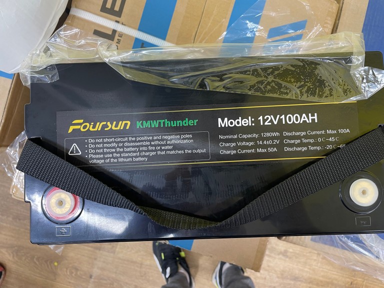 Дешиво Foursun 1280Wh, LiFePO4 12V 100Ah, 100A с ломбарда