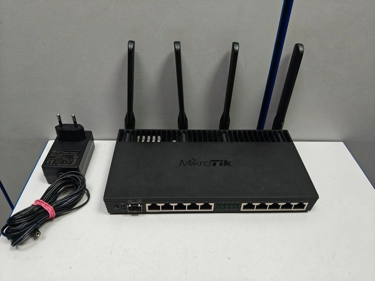 Купить Mikrotik RB4011iGS+5HacQ2HnD-IN Б/У
