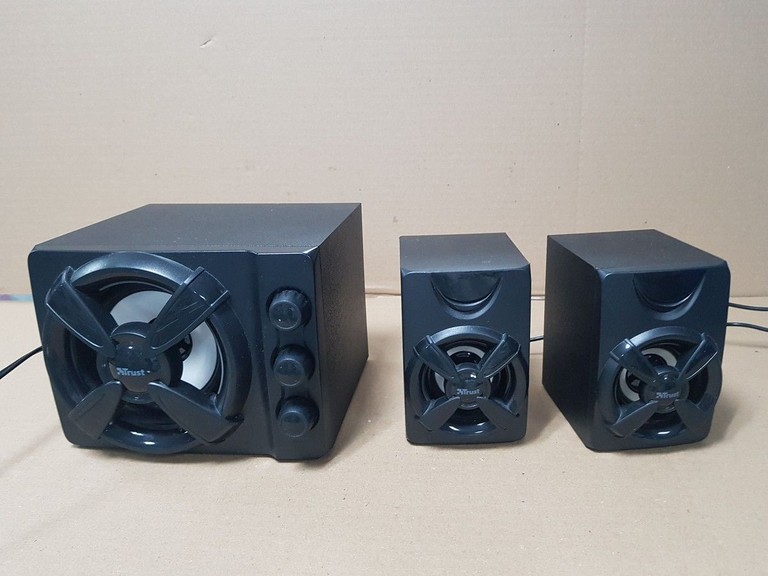 Купить Trust ziva rgb 2.1 gaming speaker set Б/У