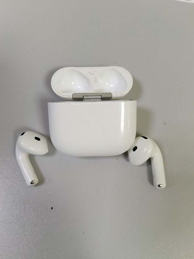 Дешево Apple airpods 4 з ломбарду