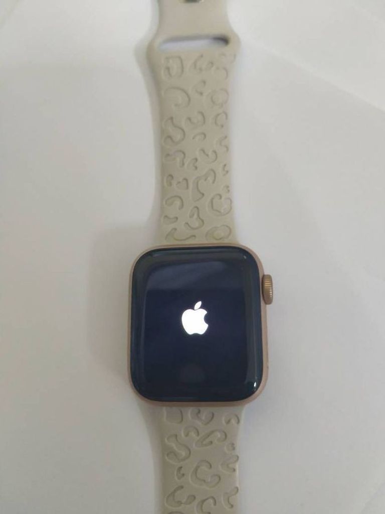 Apple apple watch se gps 40mm aluminum case w. abyss s Код:01-200459960. Изображение 5