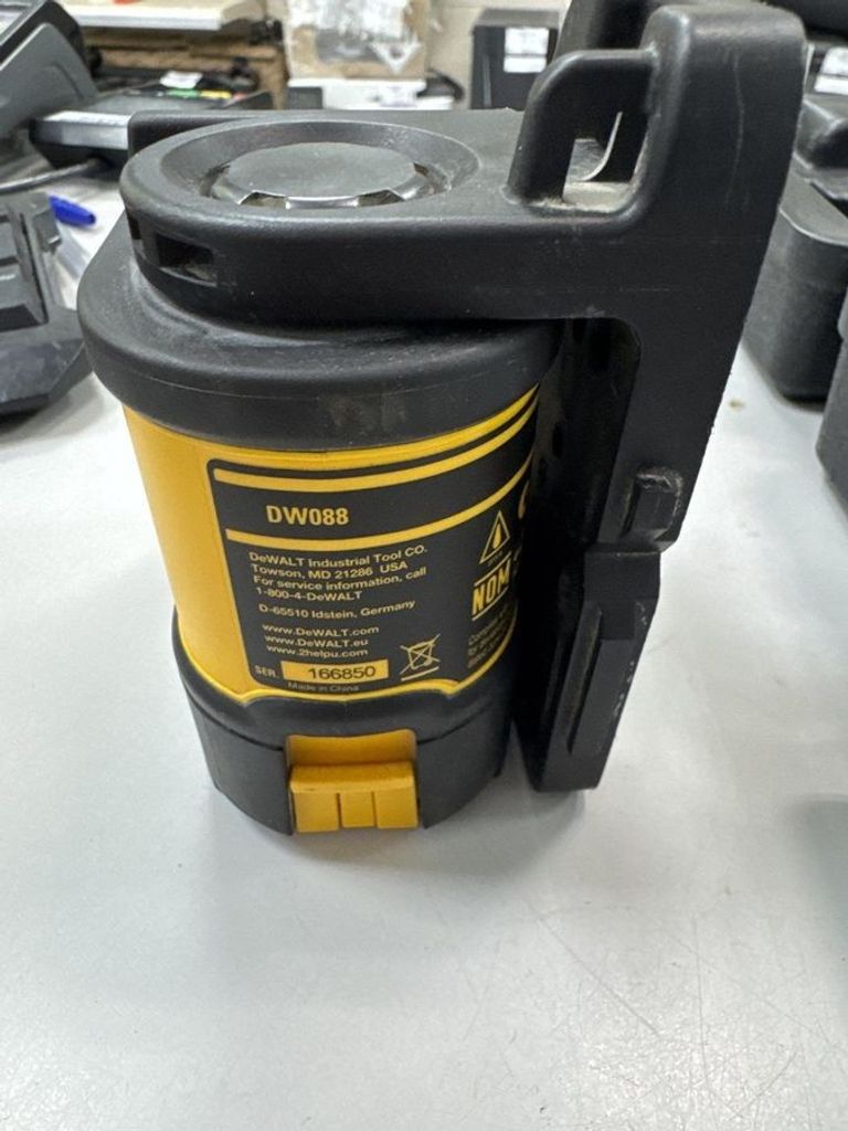 Оголошення Dewalt dw088 Б/У