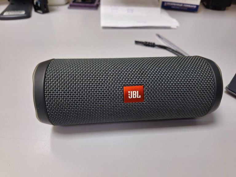 Купити Jbl flip essential 2 Б/У