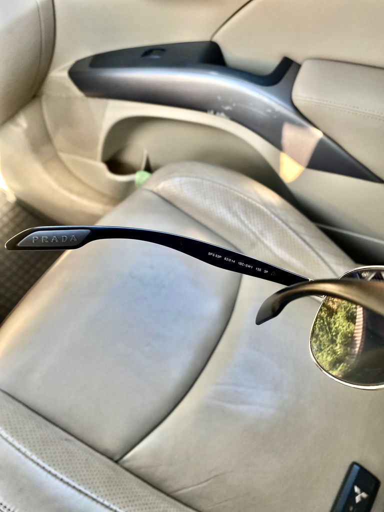 Дешиво PRADA , виробник Італія  с ломбарда