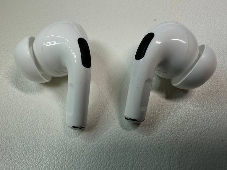 Apple airpods pro 2nd generation with magsafe charging case usb-c Код:01-200772985. Изображение 8