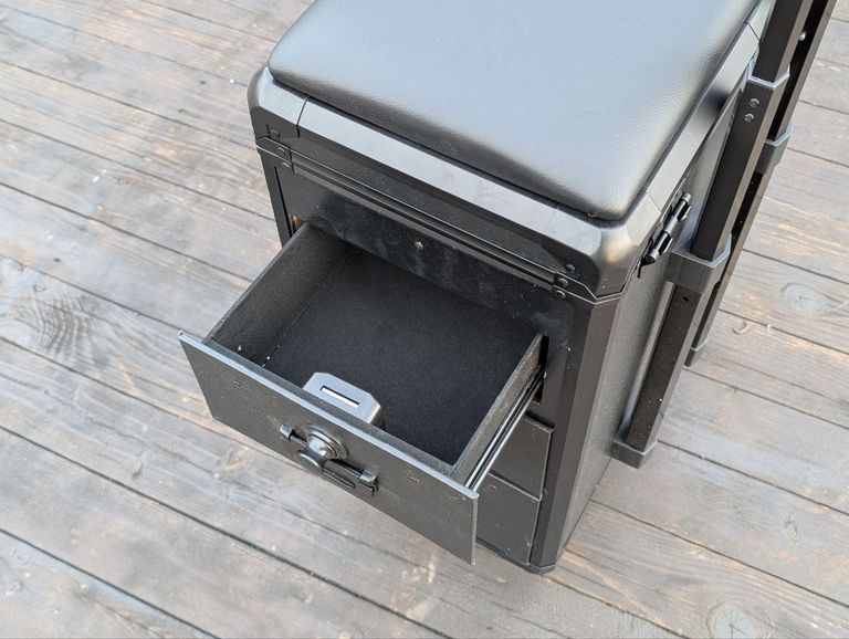 Дешиво Tattoo с ломбарда