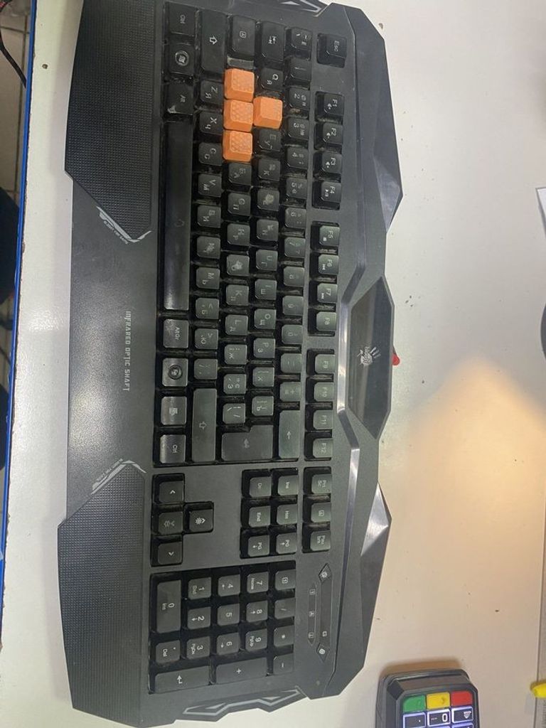 Дешиво Bloody b254 usb с ломбарда