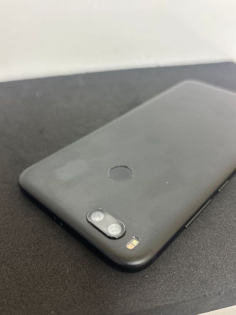 Дешиво Xiaomi mi 5x 4/32gb с ломбарда